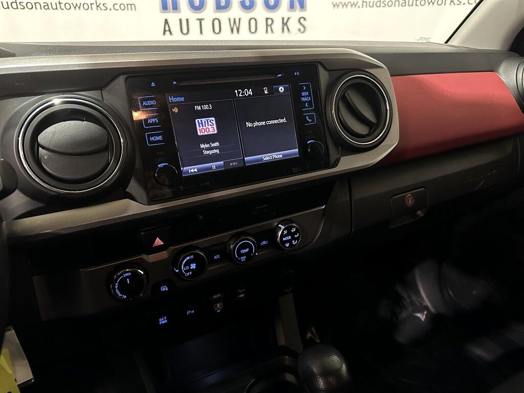 2018 Toyota Tacoma SR5 photo 17