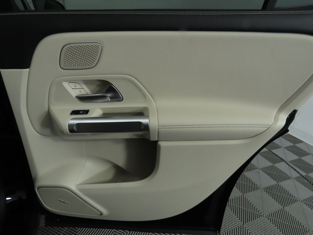 2026 Mercedes Benz GLB 250 photo 25