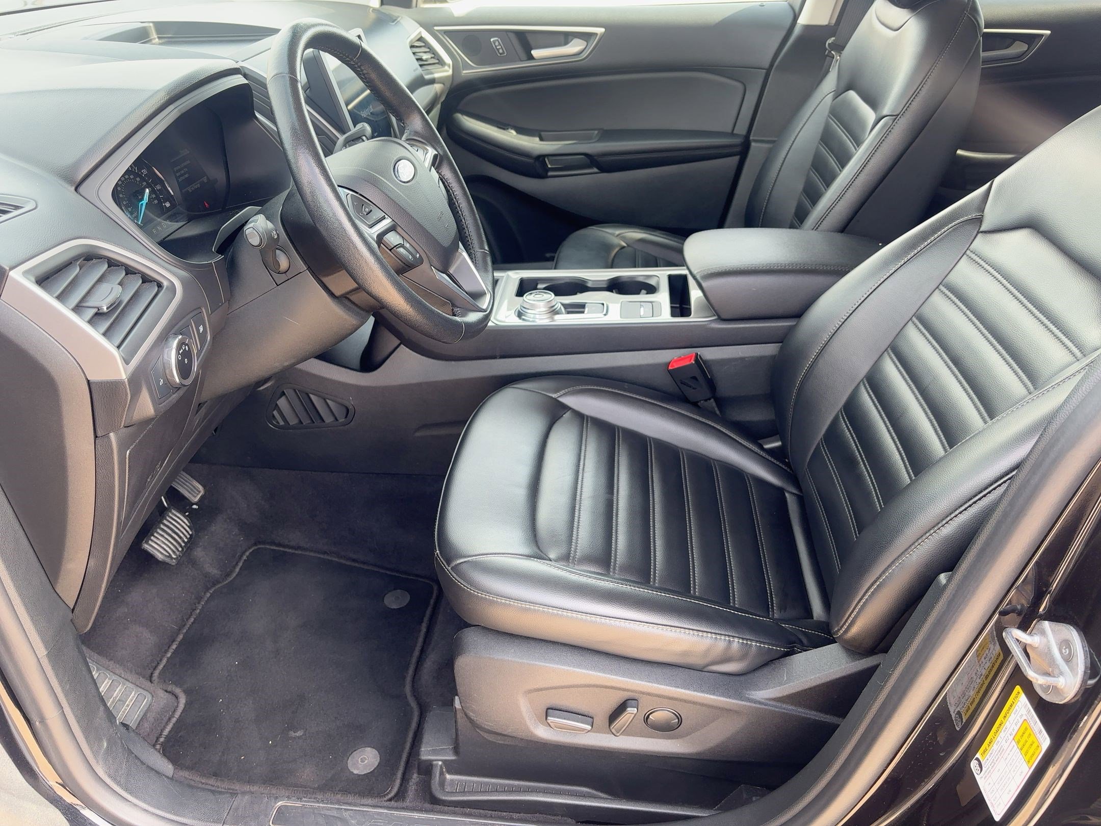 2023 Ford Edge SEL photo 4