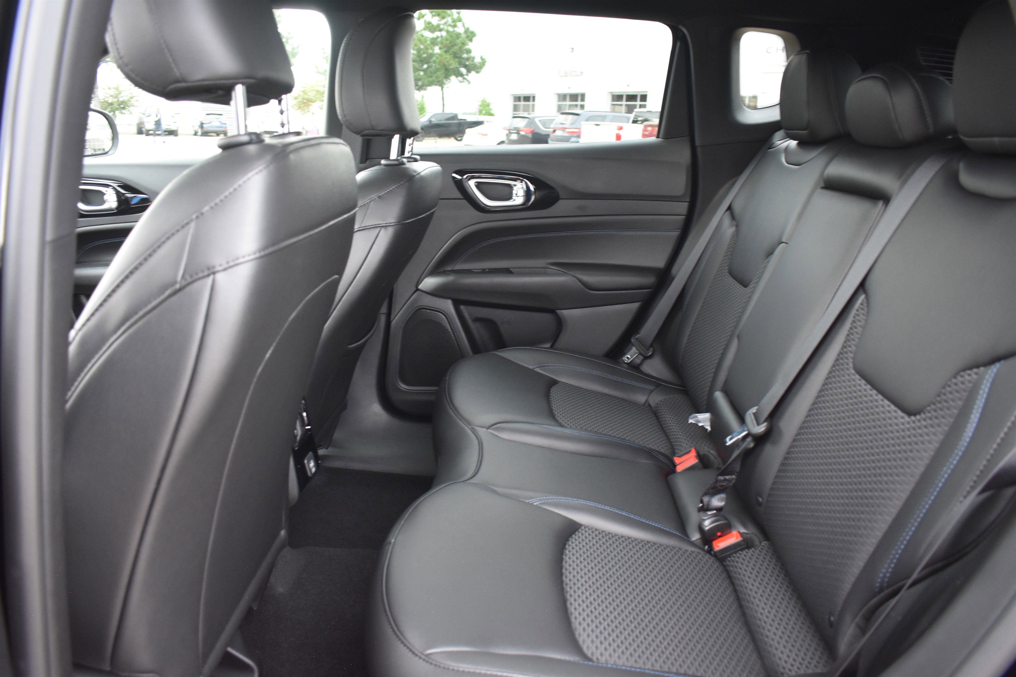 2026 Jeep Compass Latitude Altitude photo 5
