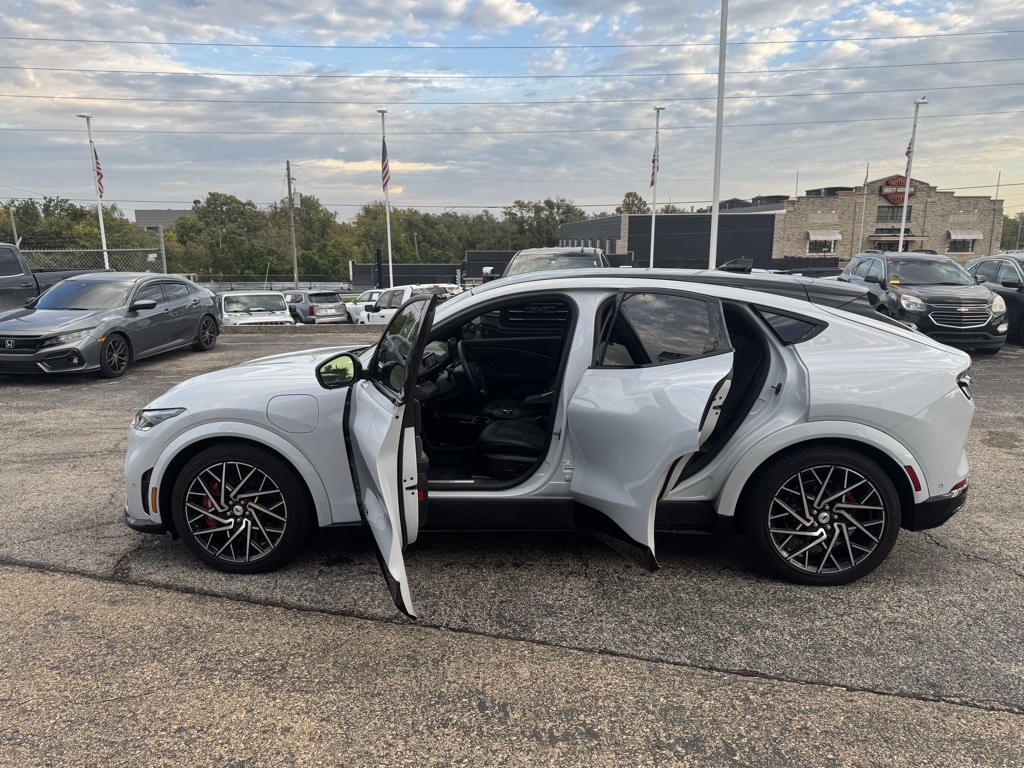 2023 Ford Mustang Mach-E GT photo 3
