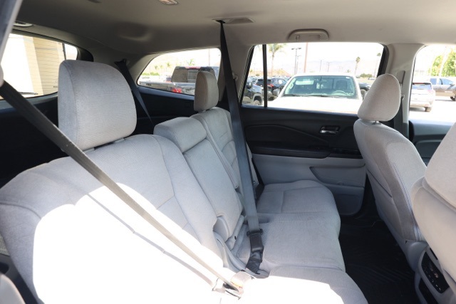 2020 Honda Pilot EX photo 16