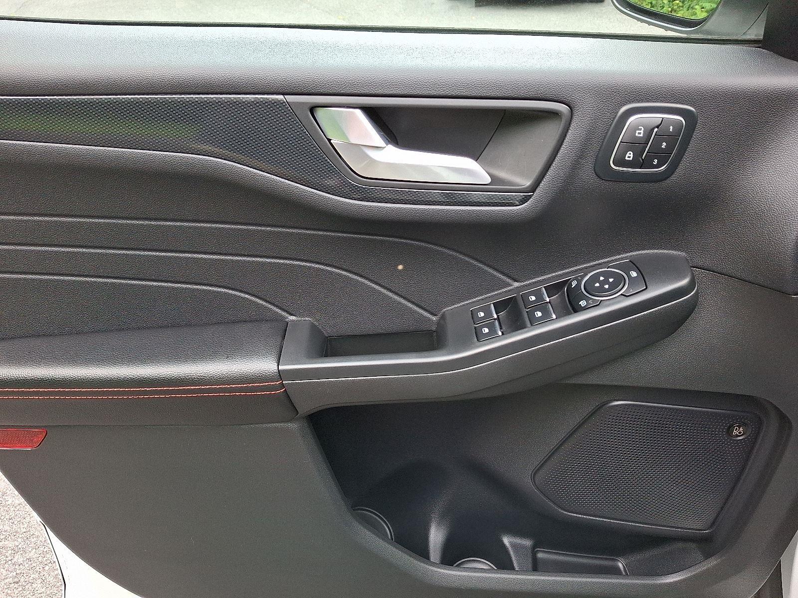 2024 Ford Escape ST-Line Elite photo 12