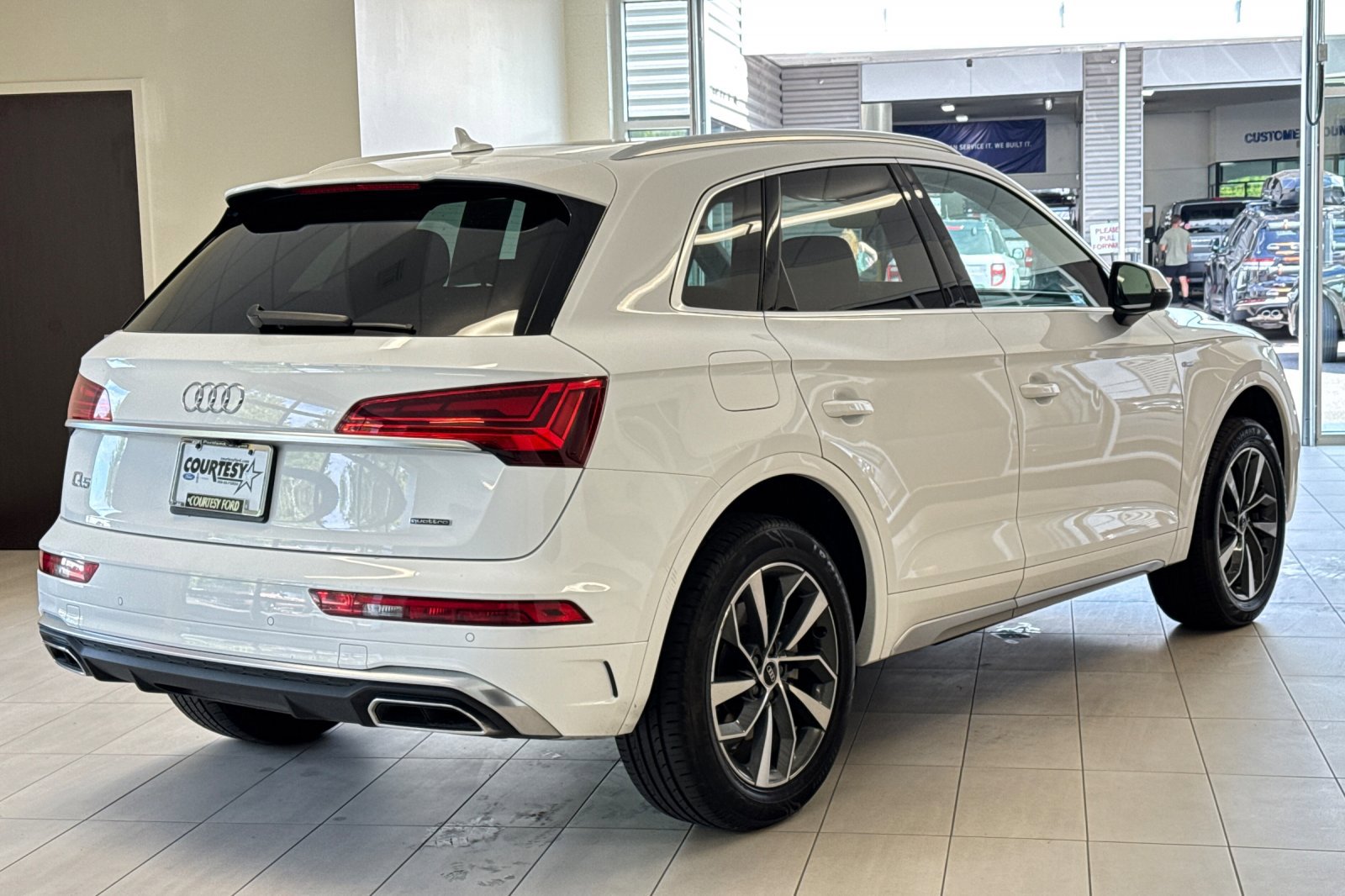 2024 Audi Q5 S line Premium Plus photo 2