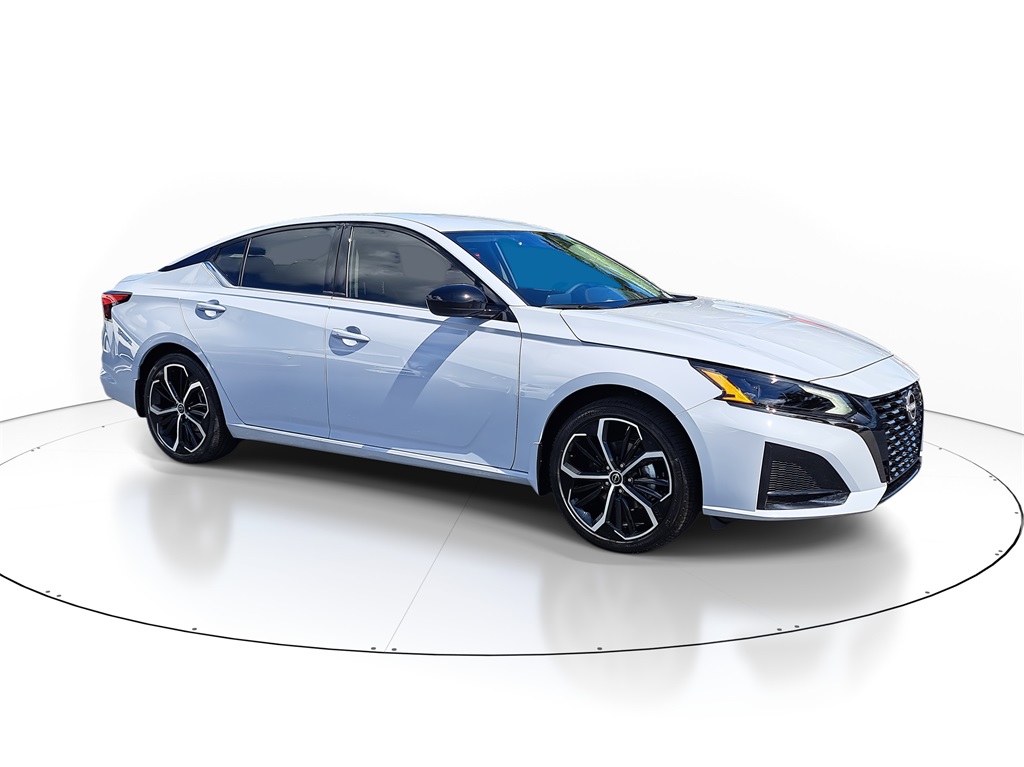 2025 Nissan Altima 2.5 SR photo 2