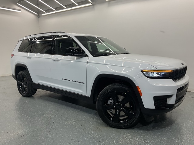 2025 Jeep Grand Cherokee Altitude X photo 2