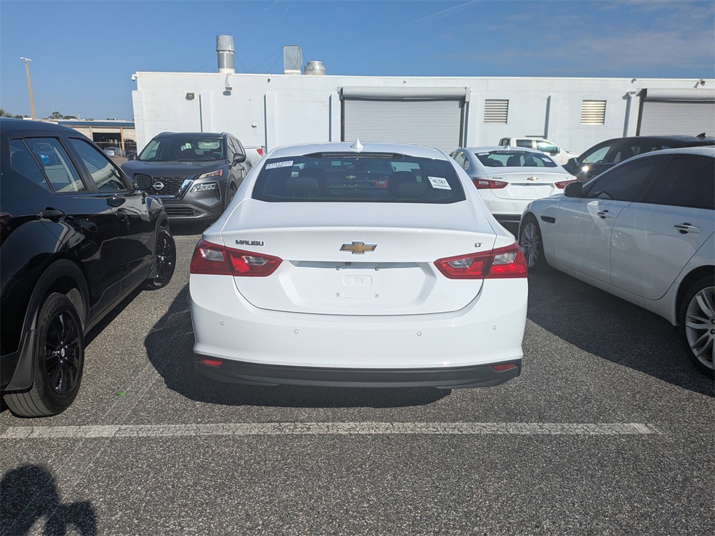 2024 Chevrolet Malibu 1LT photo 3