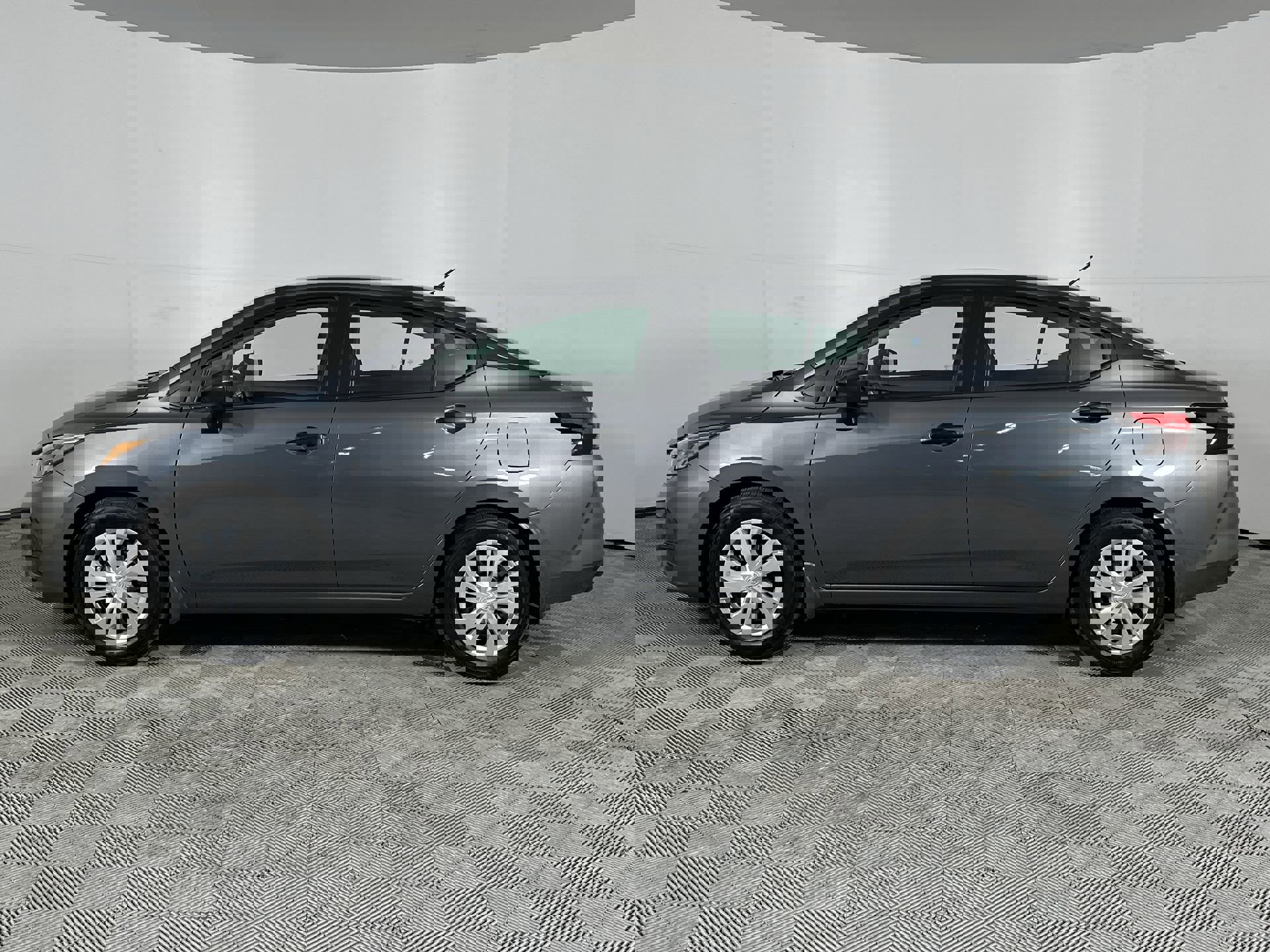 2025 Nissan Versa S photo 4