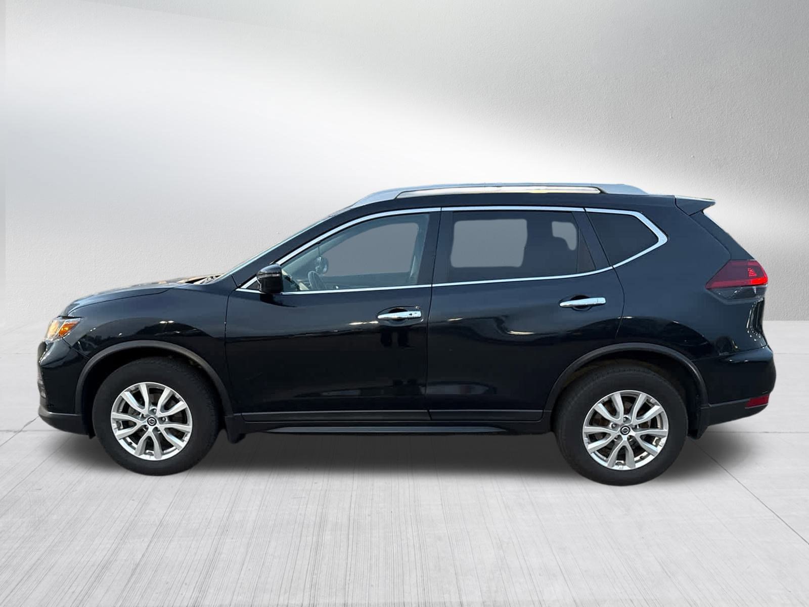 2018 Nissan Rogue SV photo 4