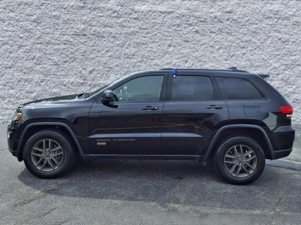 2017 Jeep Grand Cherokee Laredo photo 3