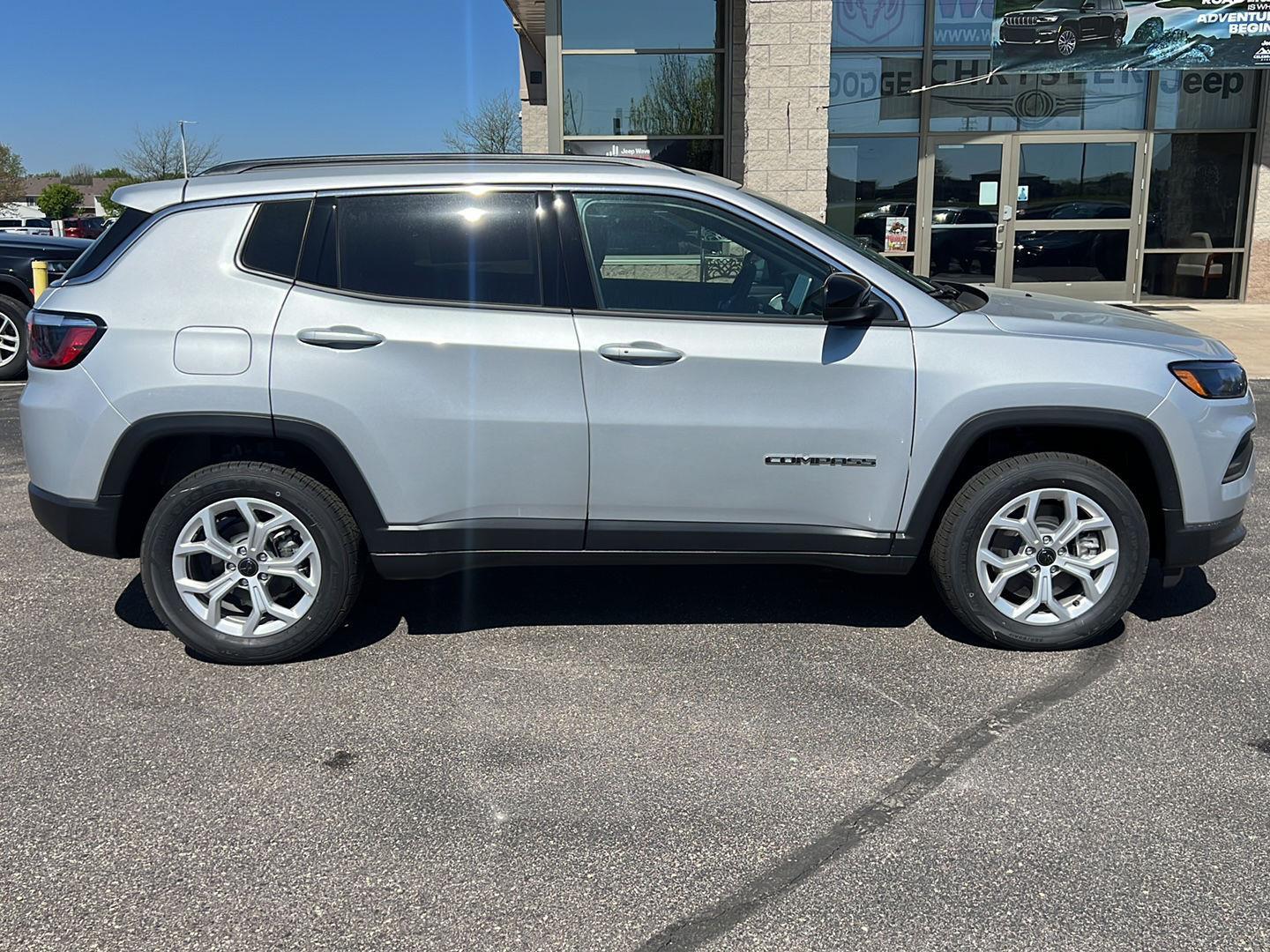 2025 Jeep Compass Latitude photo 7