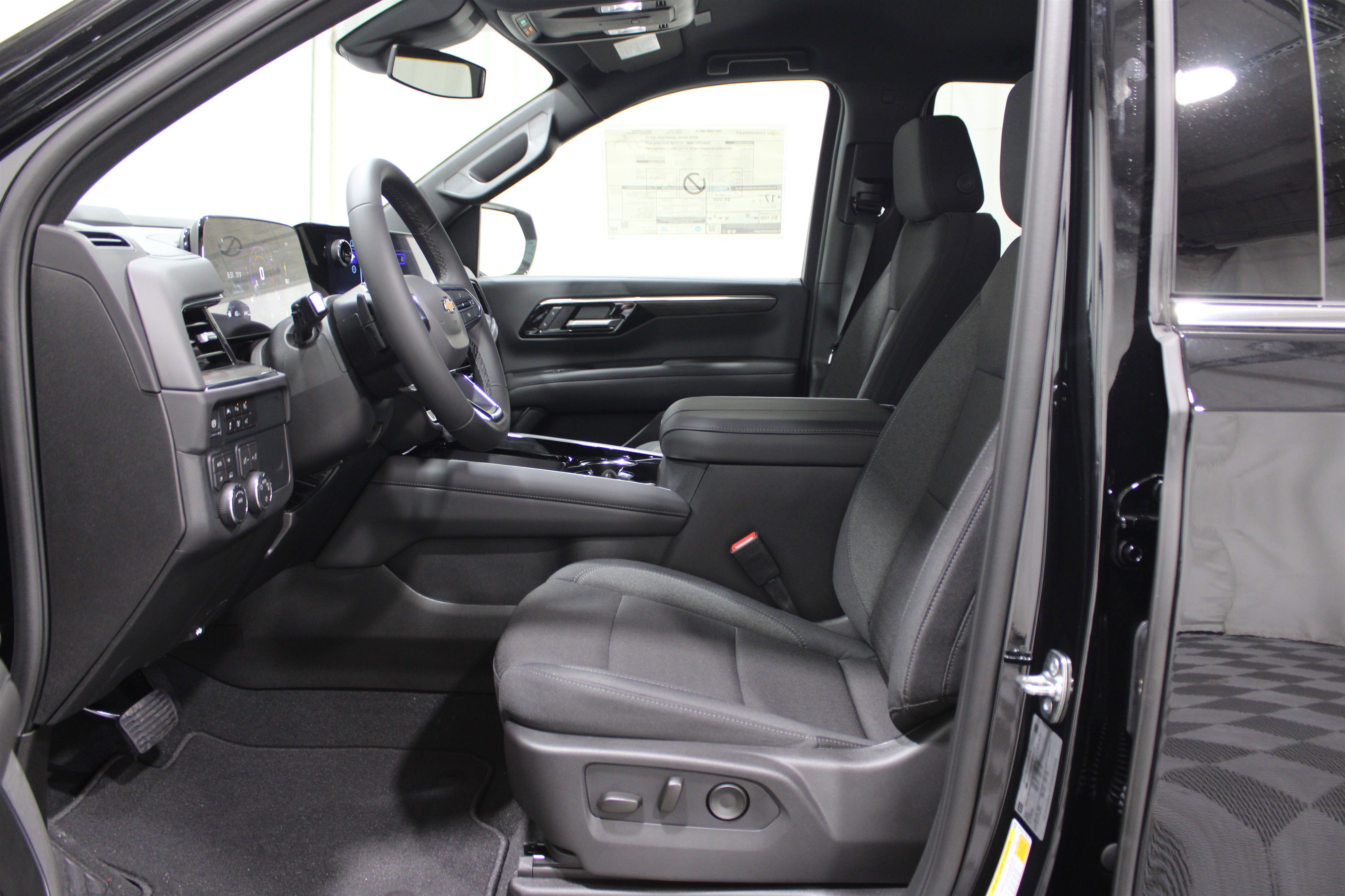 2025 Chevrolet Tahoe LS photo 3
