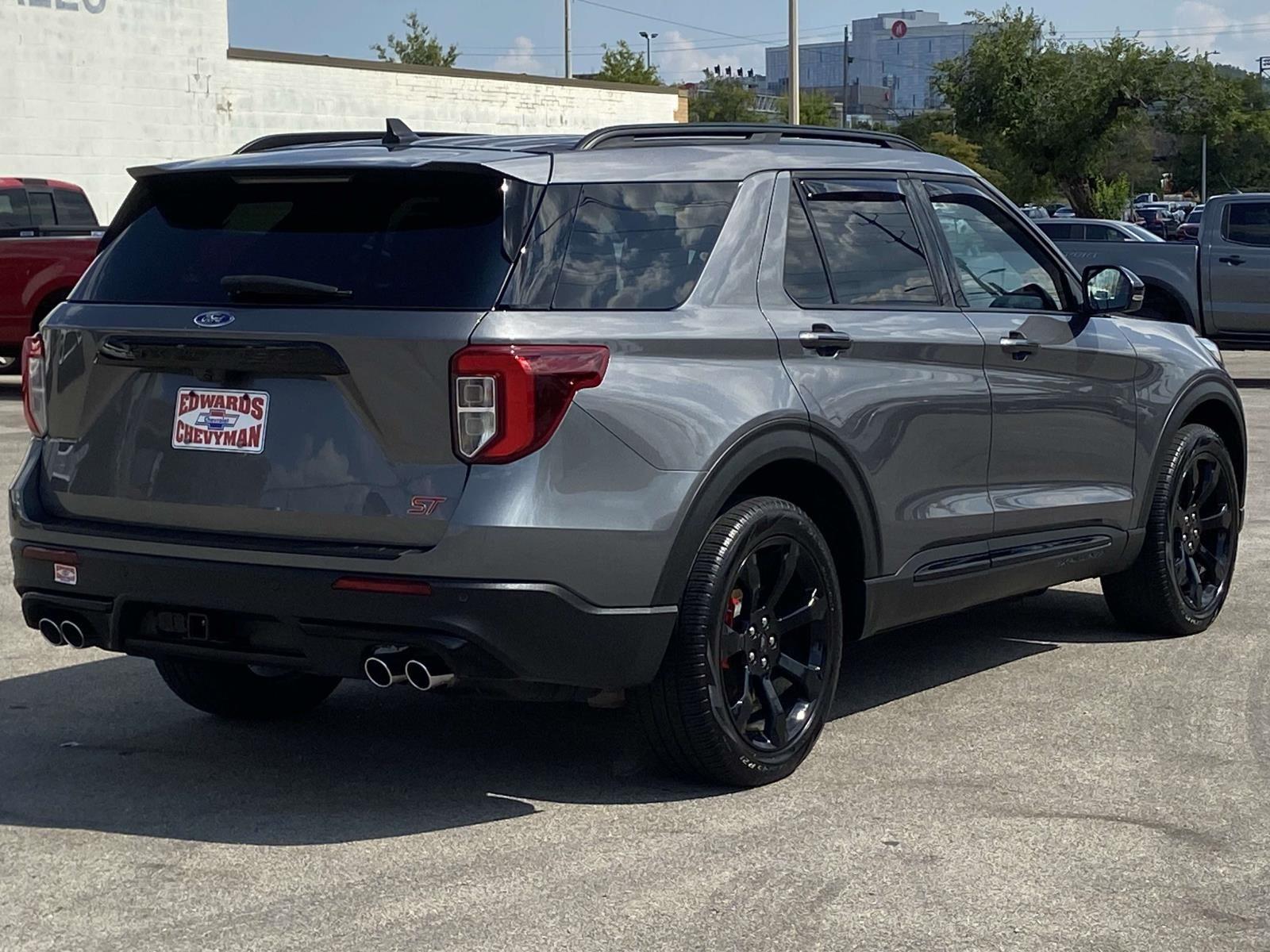 2023 Ford Explorer ST photo 21