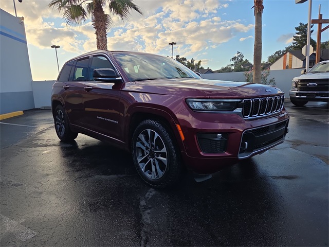 2023 Jeep Grand Cherokee Overland's photo