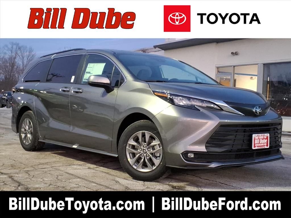 2026 Toyota Sienna XLE's photo