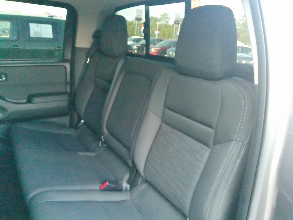 2024 Nissan Frontier SV photo 18