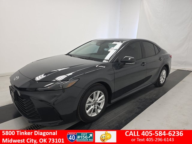 2026 Toyota Camry LE's photo