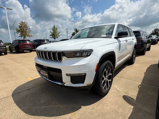 2025 Jeep Grand Cherokee Limited photo 2