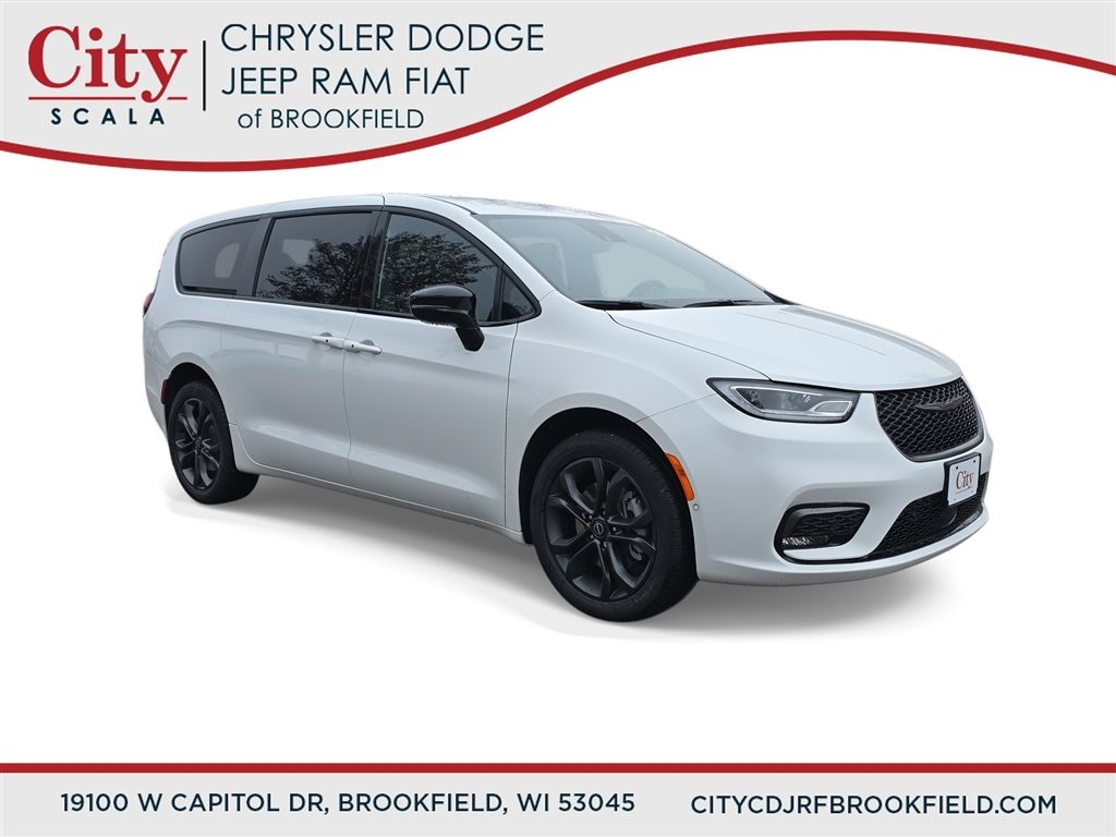 2026 Chrysler Pacifica Select's photo