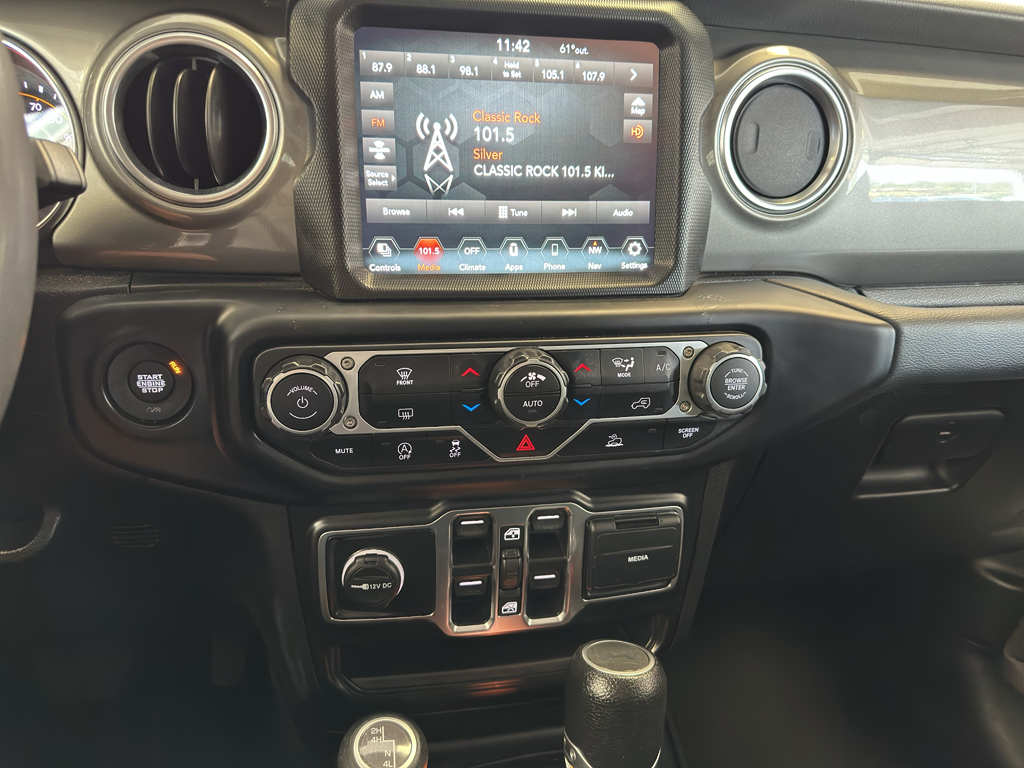 2023 Jeep Wrangler Sahara photo 12