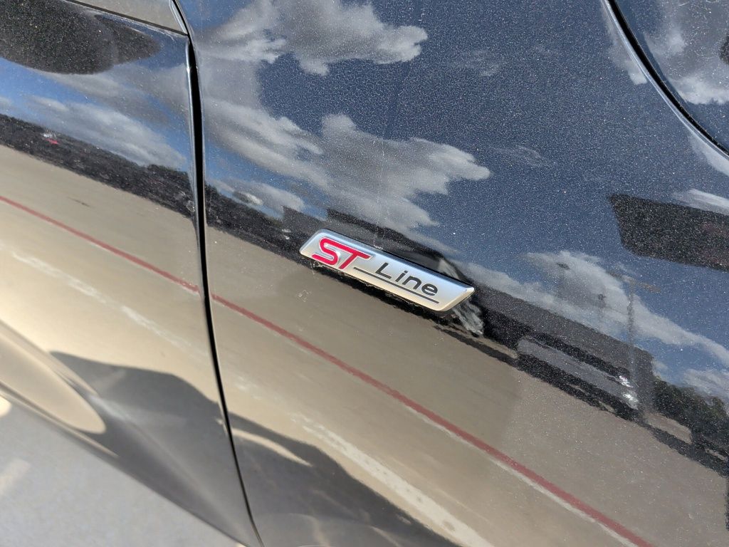 2023 Ford Escape ST-Line photo 4