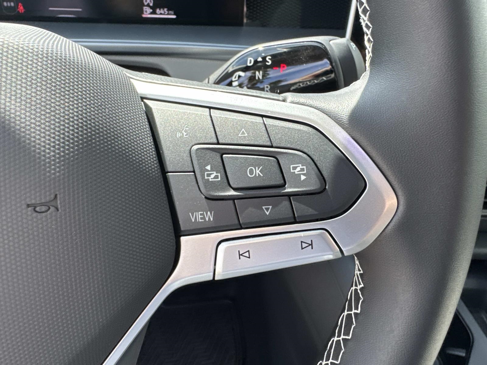 2025 Volkswagen Tiguan SE photo 12