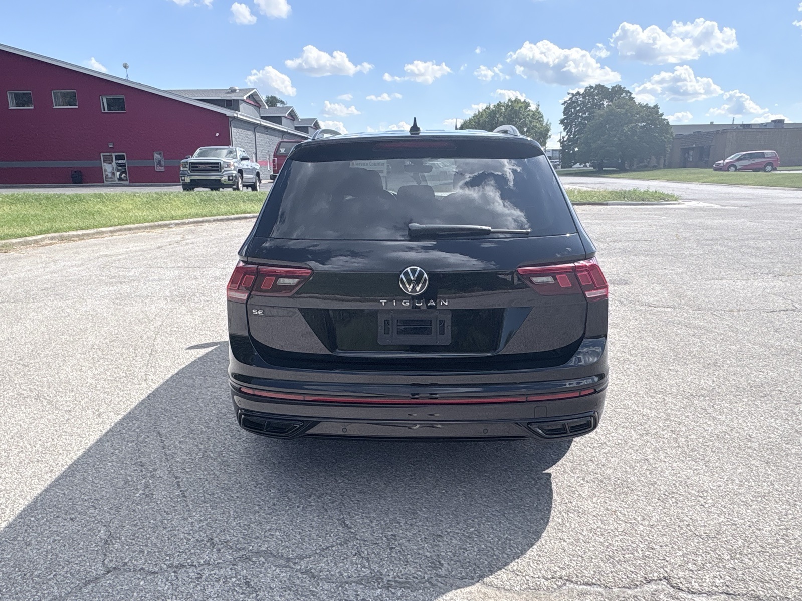 2023 Volkswagen Tiguan SE R-Line Black photo 2