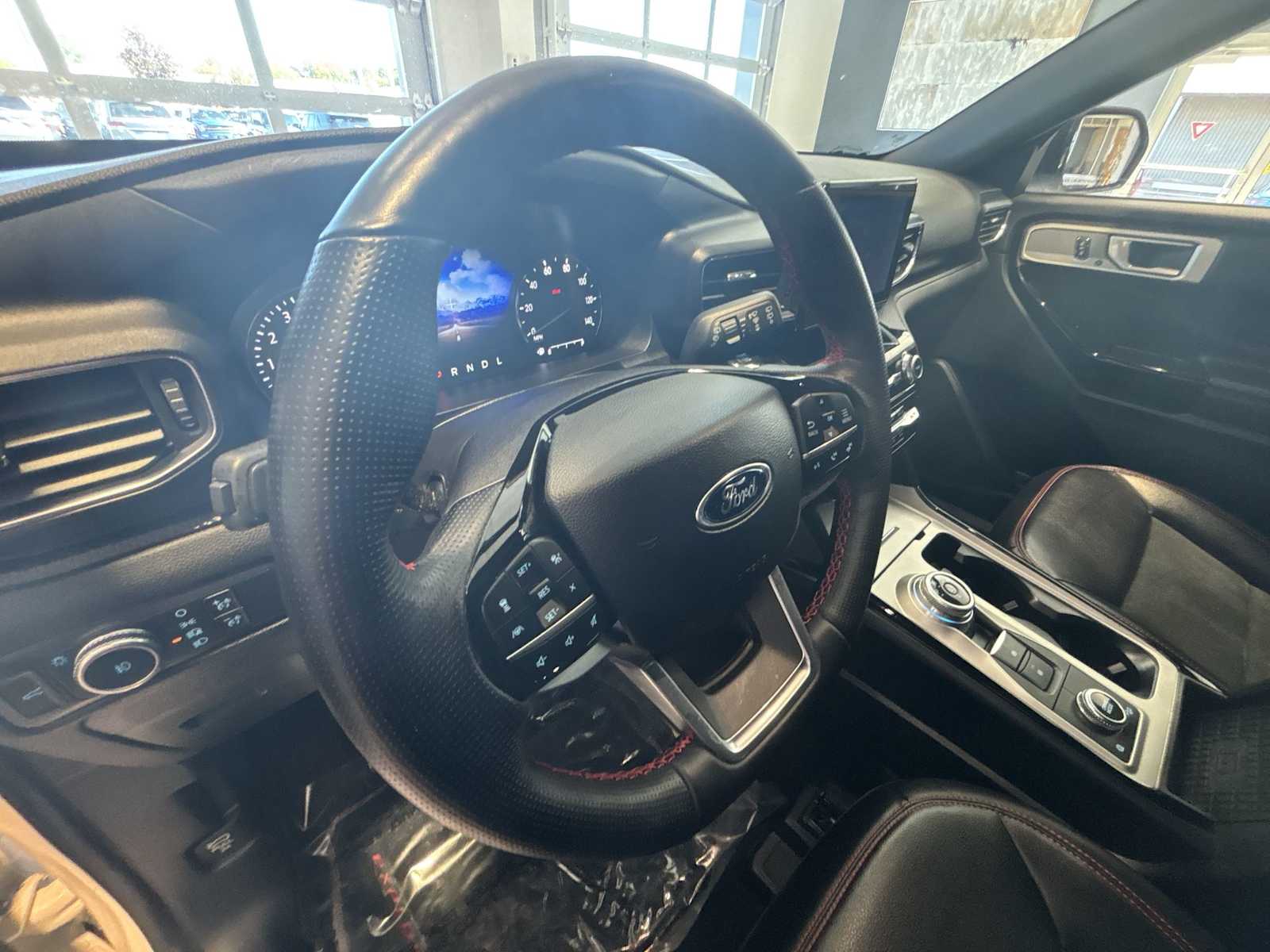 2022 Ford Explorer ST-Line photo 9