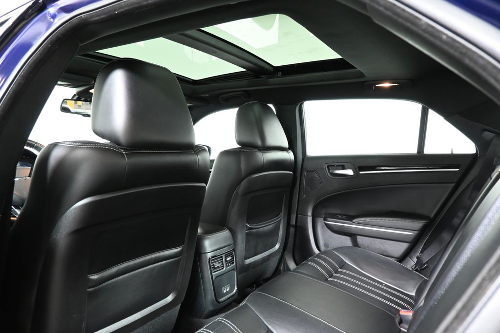 2017 Chrysler 300 S photo 32