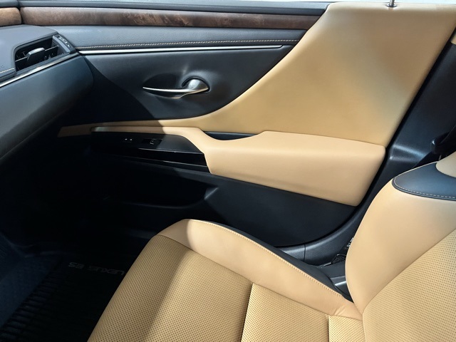 2022 Lexus ES 350 photo 14
