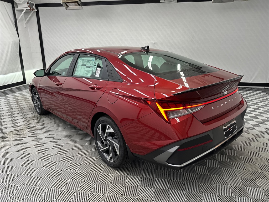 2025 Hyundai Elantra Hybrid SEL Sport photo 3