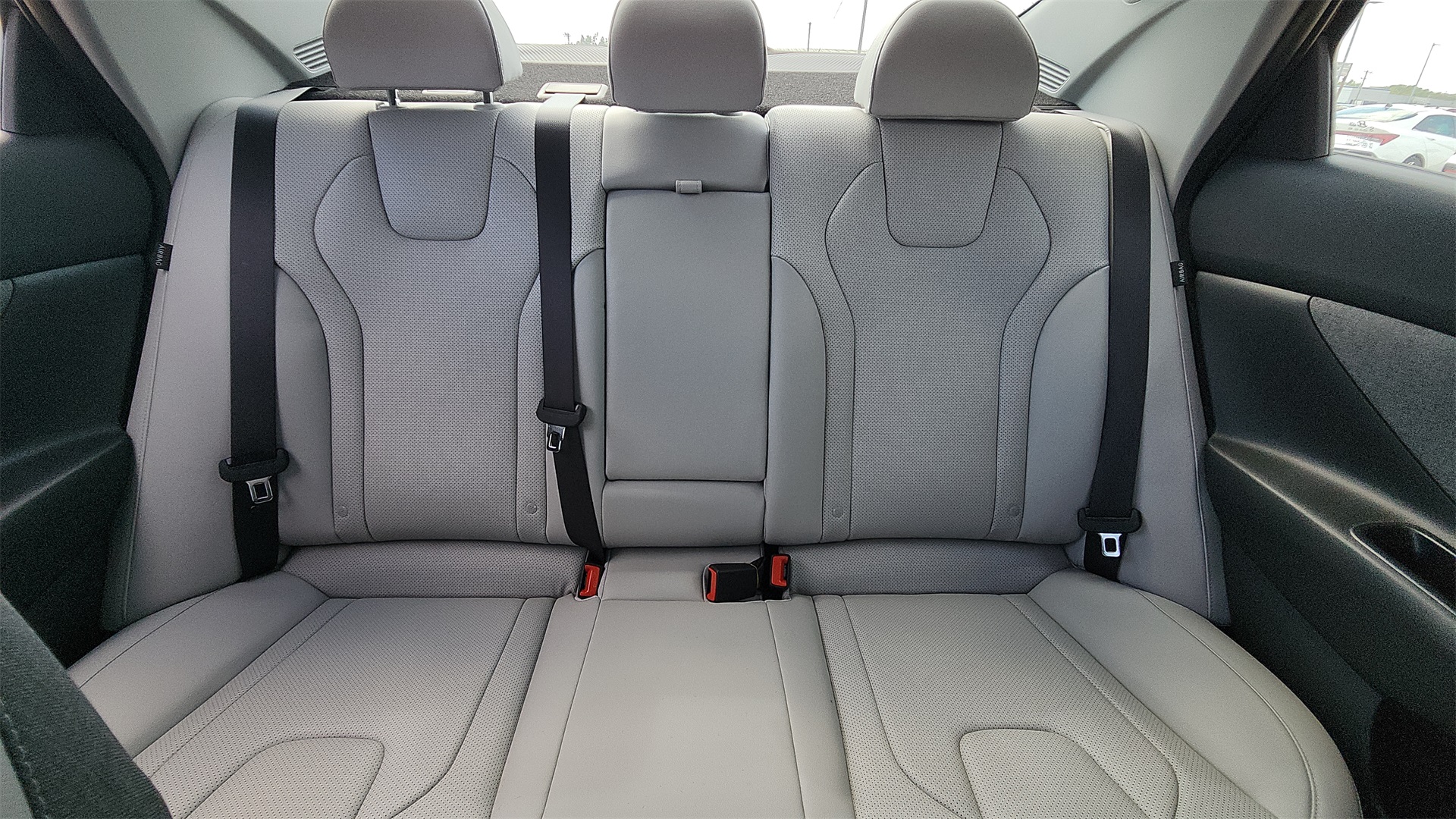 2025 Hyundai Elantra Limited photo 20