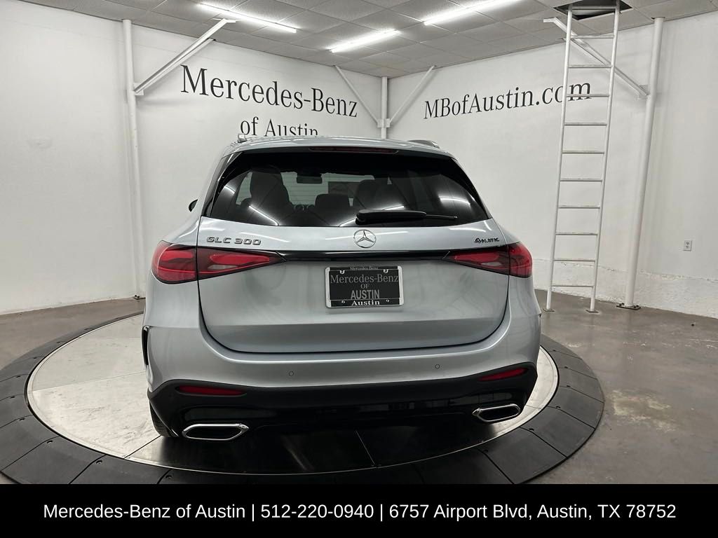 2025 Mercedes Benz GLC 300 4MATIC photo 3