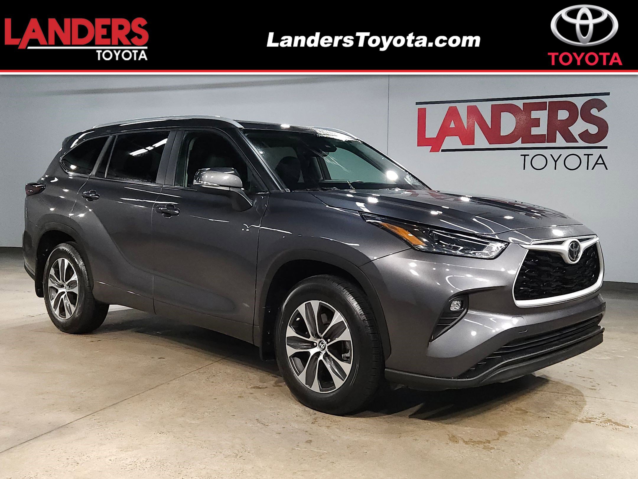 2024 Toyota Highlander XLE's photo