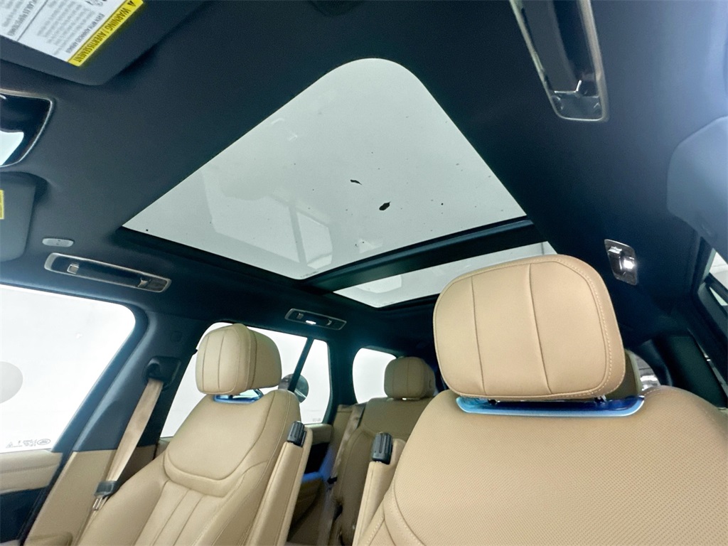2025 Land Rover Range Rover SE photo 15