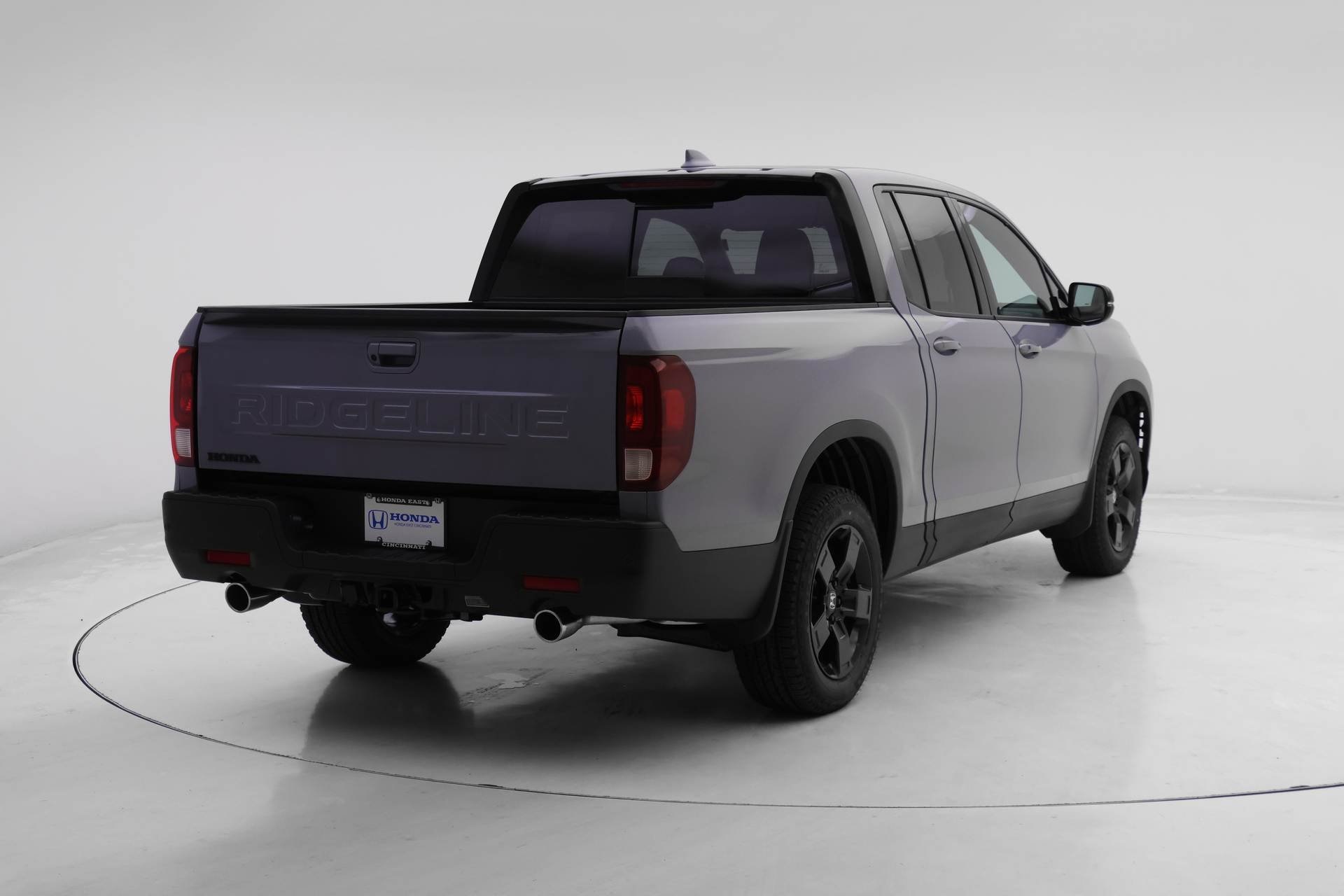 2026 Honda Ridgeline Black Edition photo 2