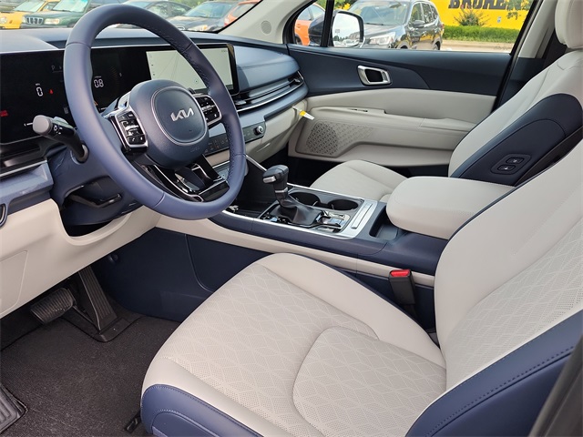 2026 Kia Carnival EX photo 3