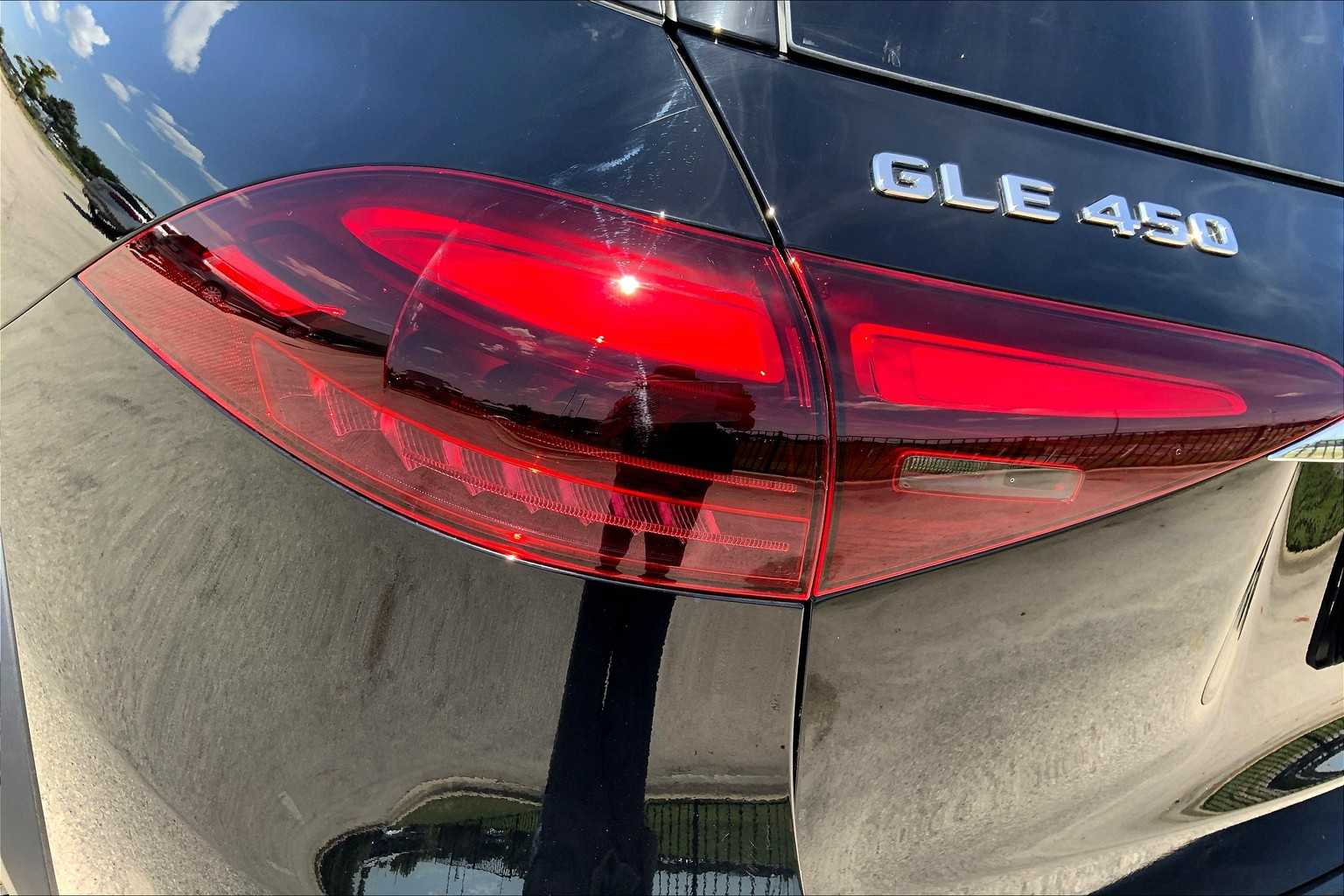 2025 Mercedes Benz GLE 450 4MATIC photo 3