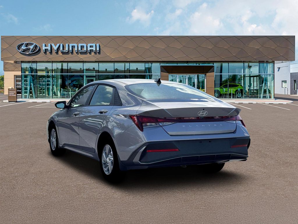 2026 Hyundai Elantra SE photo 4