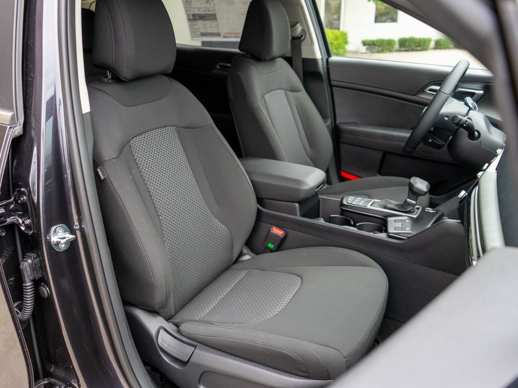 2026 Kia Sportage LX photo 8