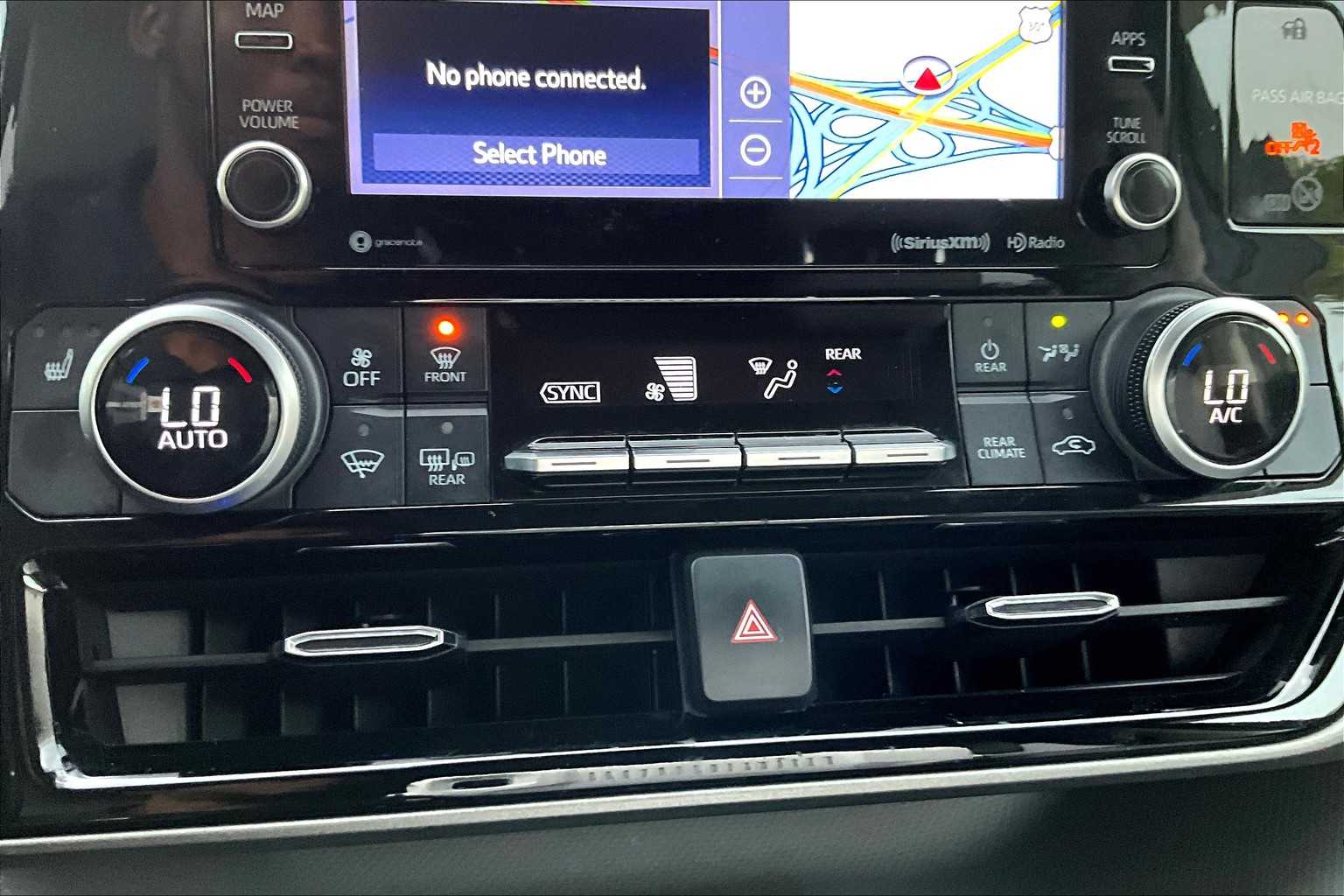 2021 Toyota Highlander XLE photo 30