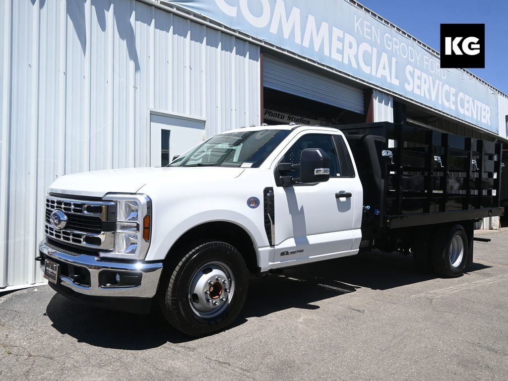 2025 Ford F-350 Super Duty Chassis Cab XL's photo