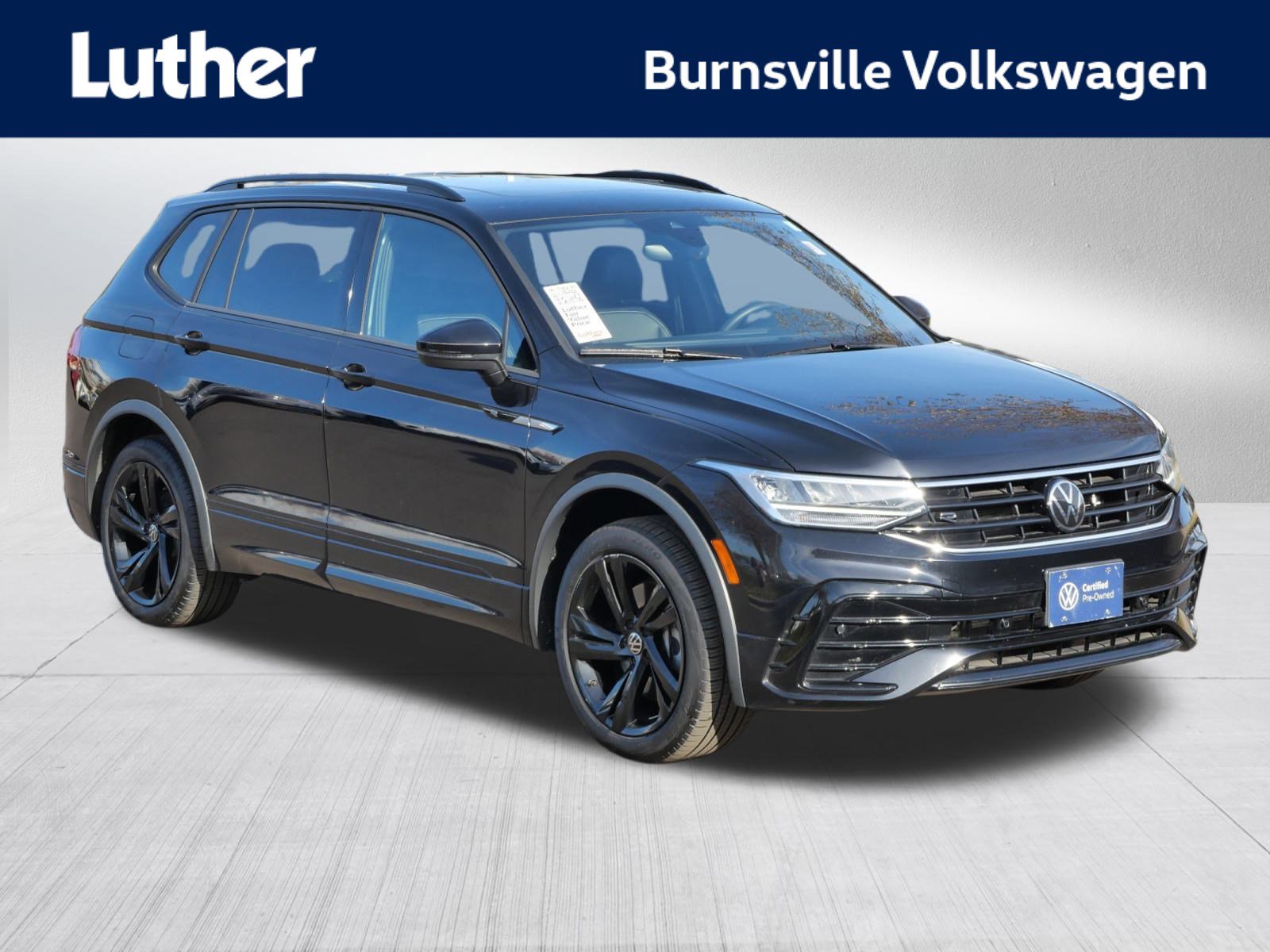 2024 Volkswagen Tiguan SE R-LINE BLACK's photo