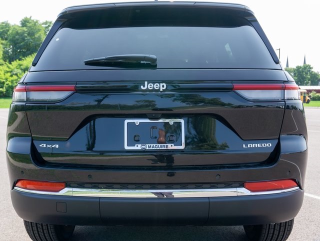 2025 Jeep Cherokee Laredo photo 3