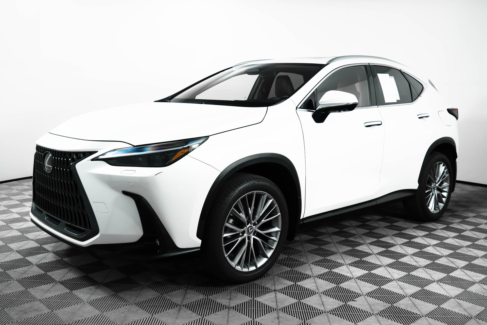 2024 Lexus NX 350 Luxury photo 3