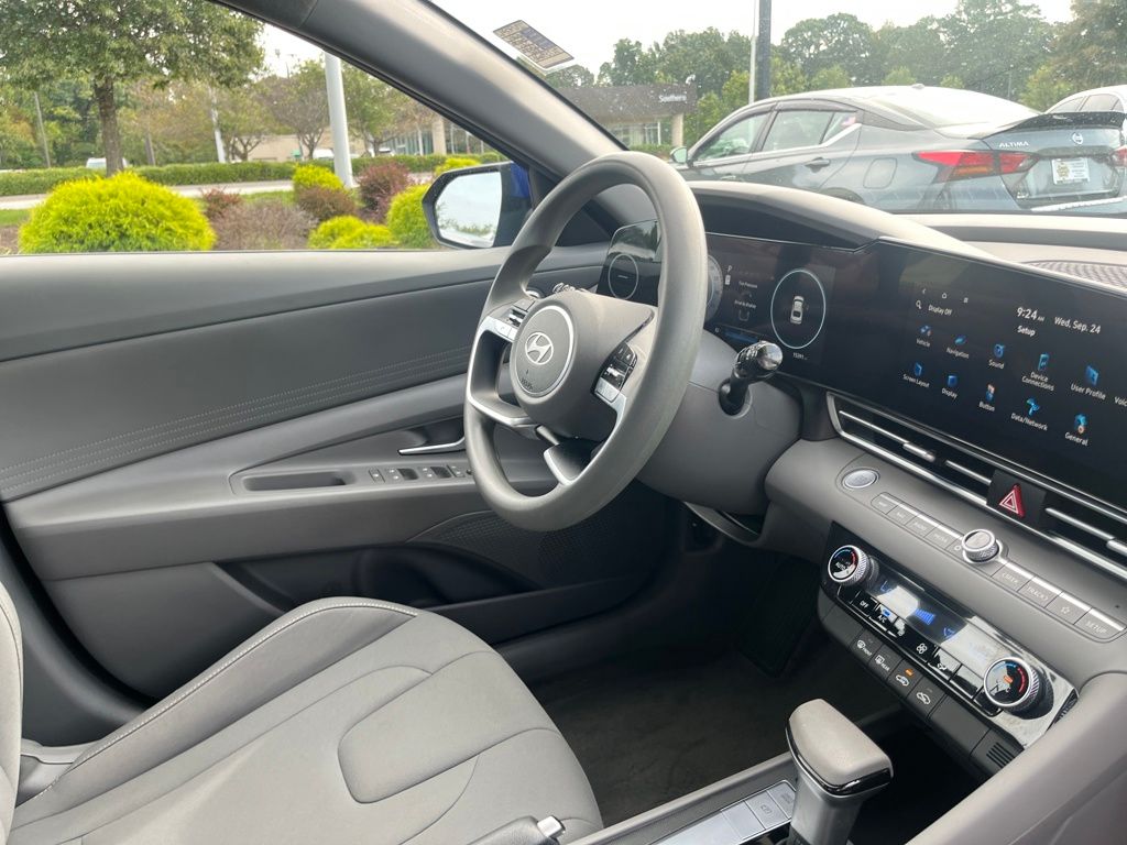 2024 Hyundai Elantra SEL photo 28