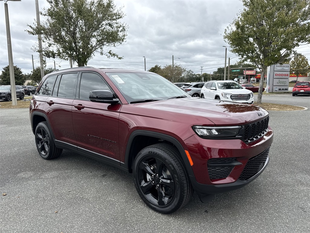 2025 Jeep Grand Cherokee Altitude's photo