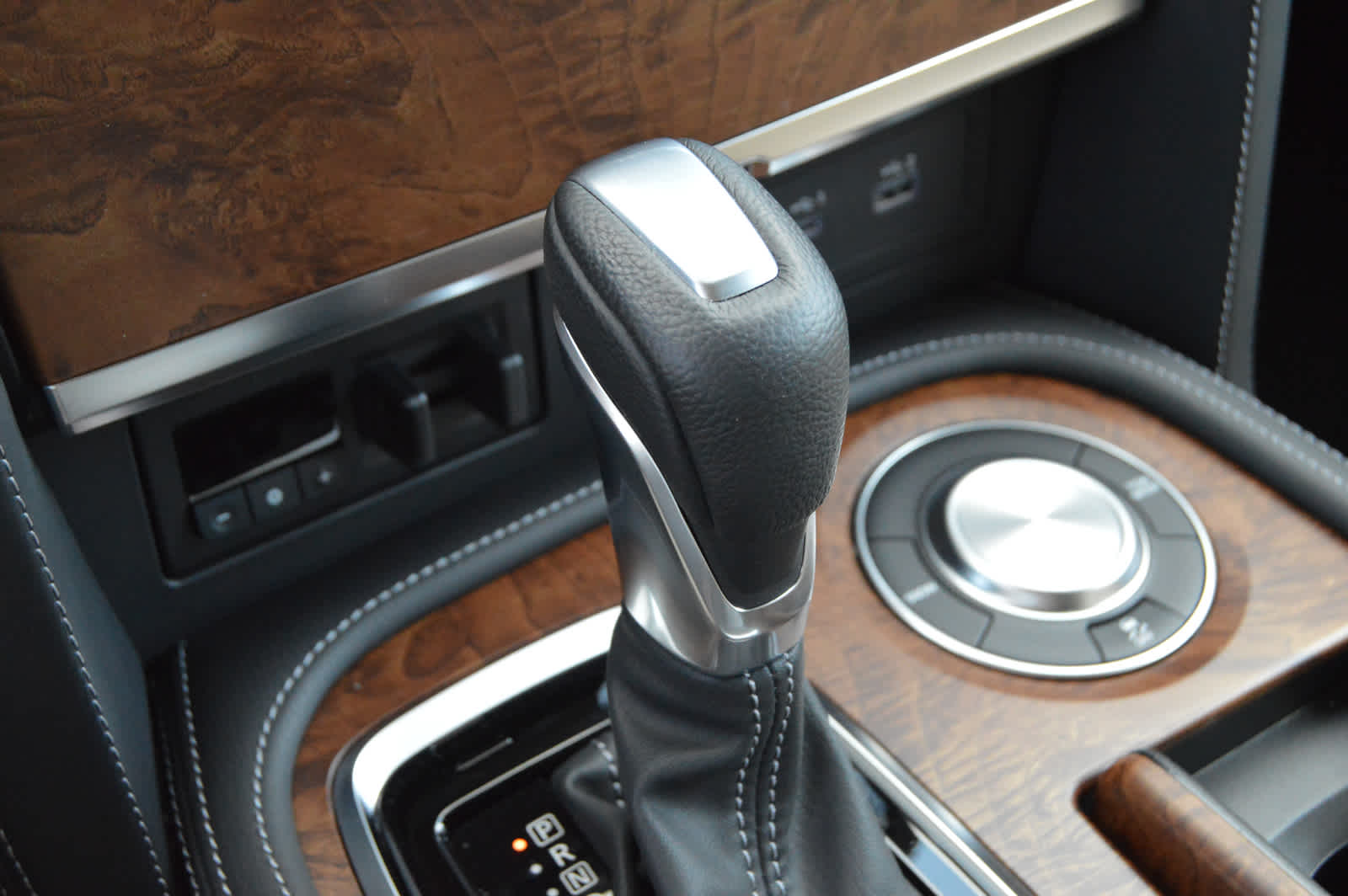 2024 Nissan Armada SL photo 16