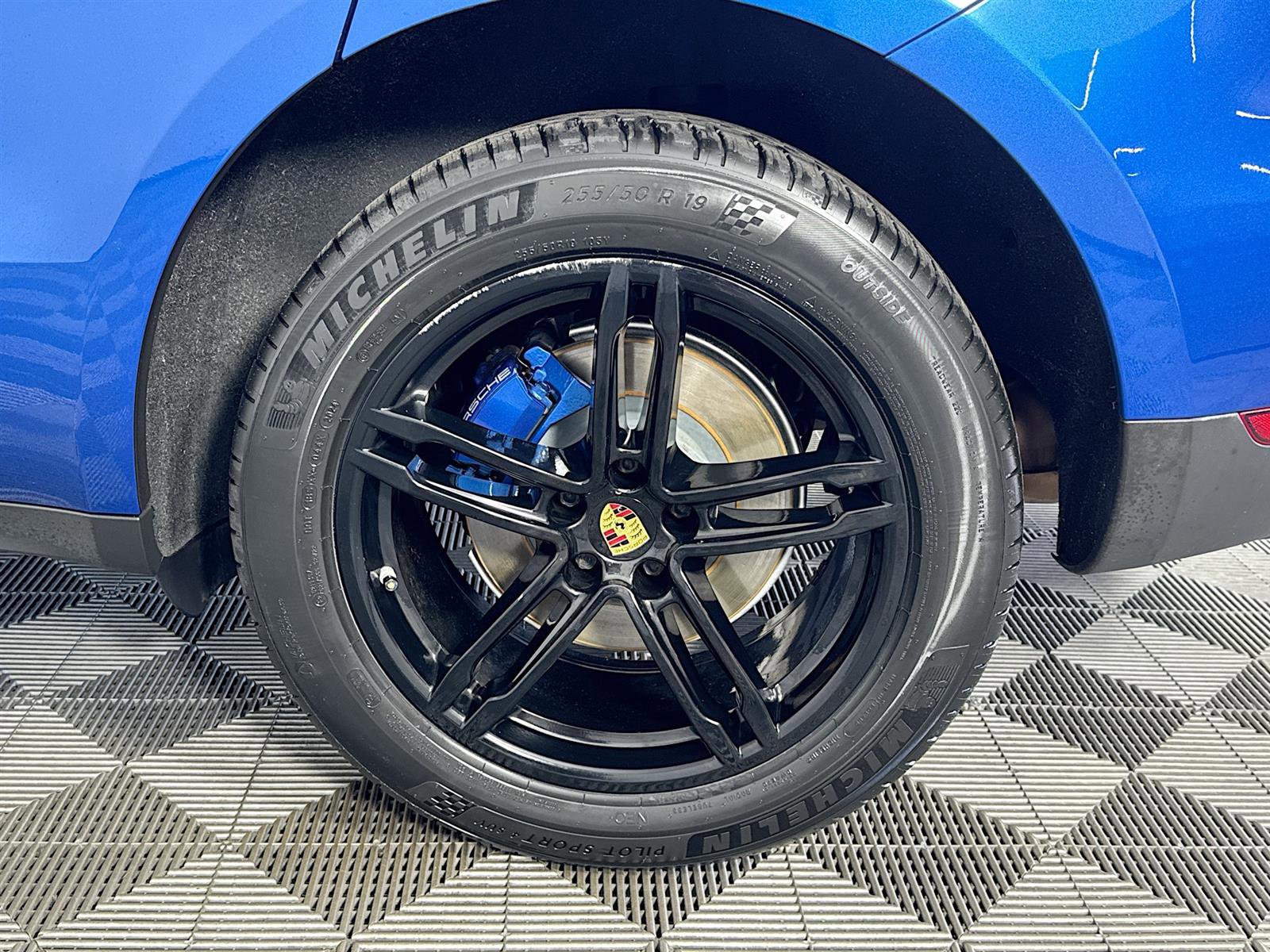 2018 Porsche Macan Base photo 32