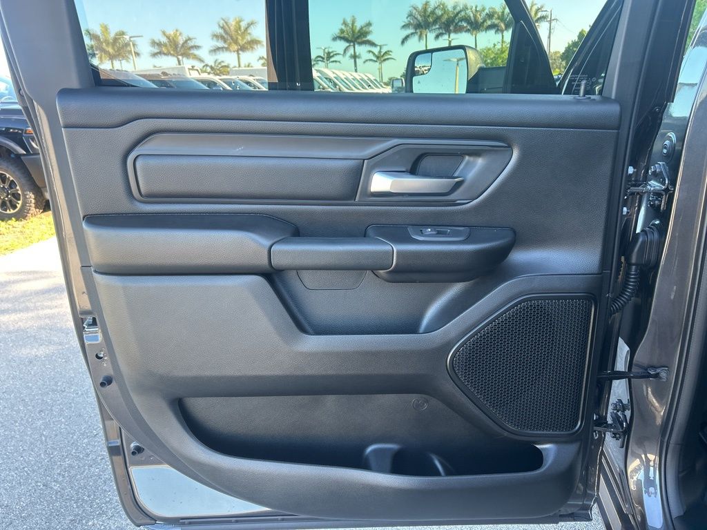 2025 Ram 1500 Tradesman photo 28